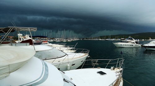 7 ways to prepare your boat for a storm