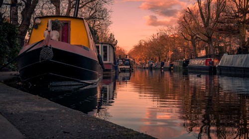 What It's Like Living On A Narrowboat: Interview With Narrowboat Girl