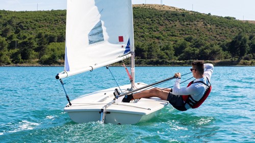 7 Dinghy Sailing Tips All Beginners Need To Know