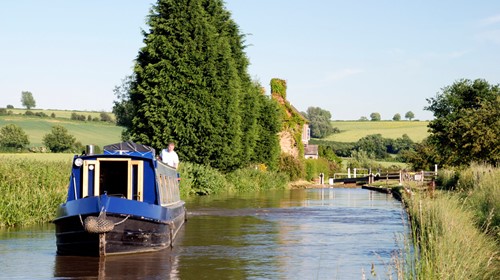 Complete guide to narrowboat fuel consumption