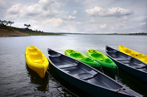 difference in purpose between canoe and kayak