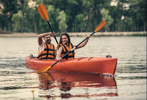 kayaking vs canoeing