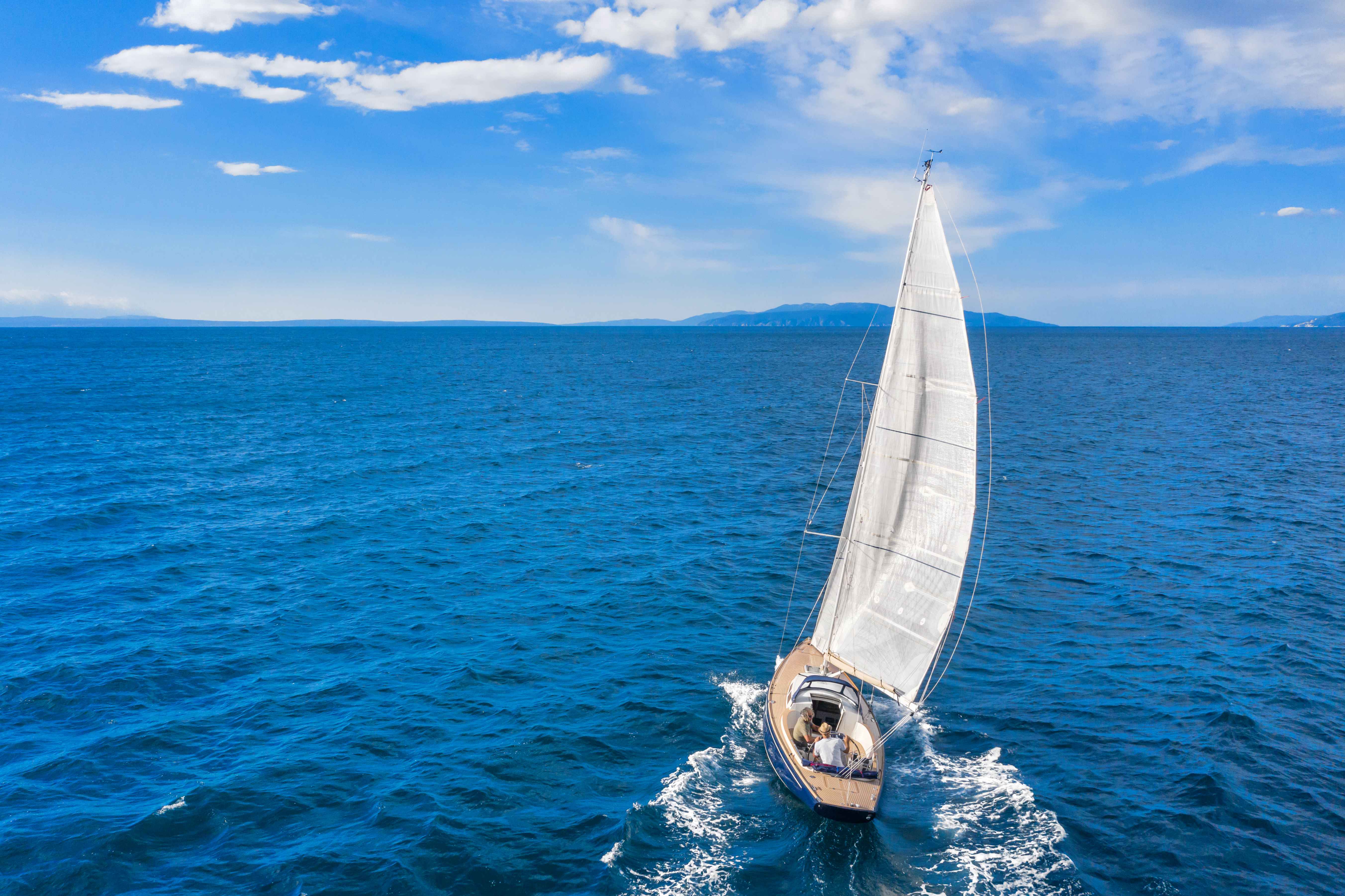 Your guide to sailing safely: Tips, checks, and safety equipment